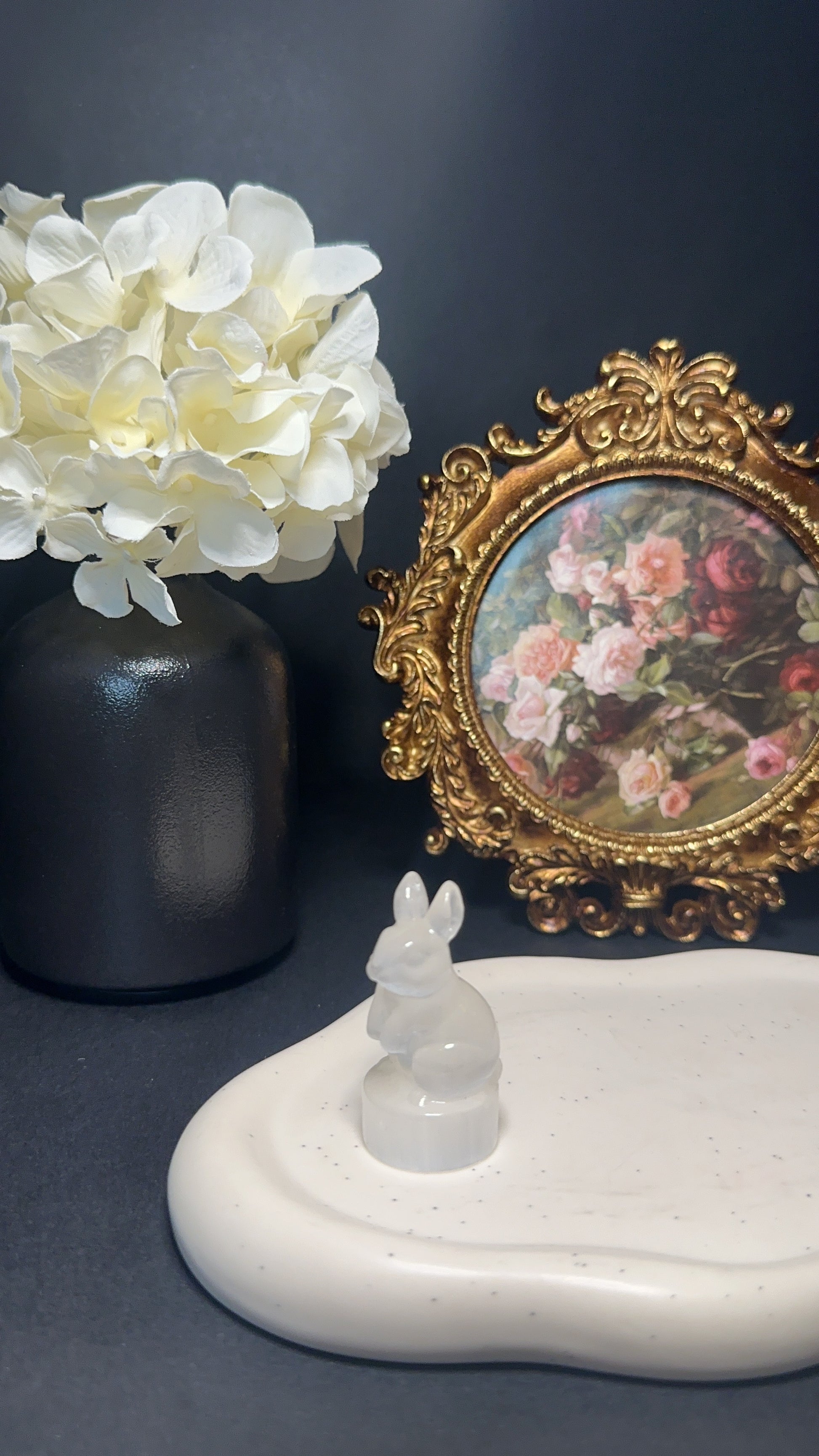 Lapin sélénite – Pureté, apaisement & lumière intérieure