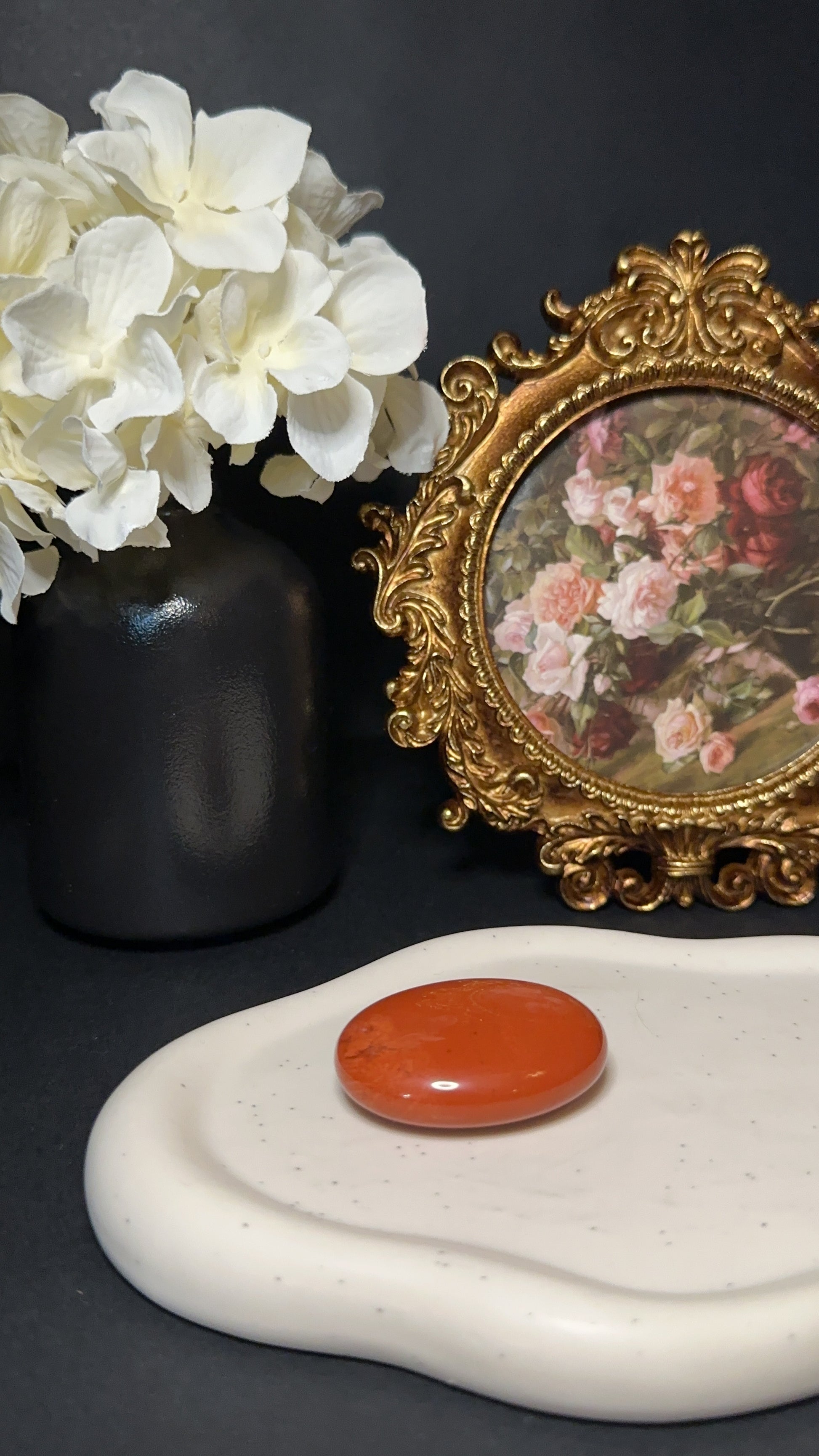 Galet en Jaspe rouge – Force, ancrage & vitalité