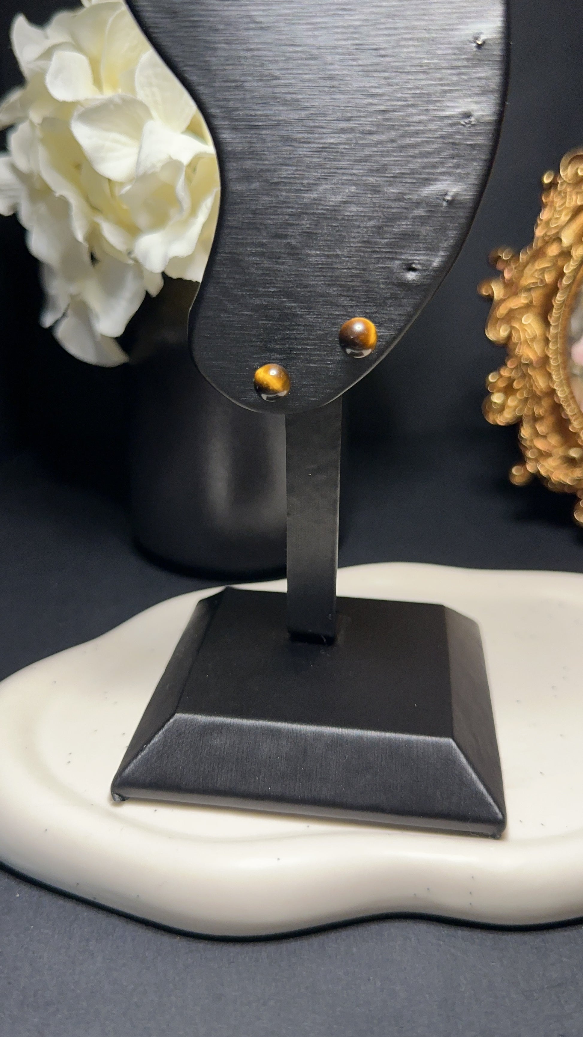 Boucle d'oreille en Oeil de tigre "Louvia" - Puissance, protection & détermination