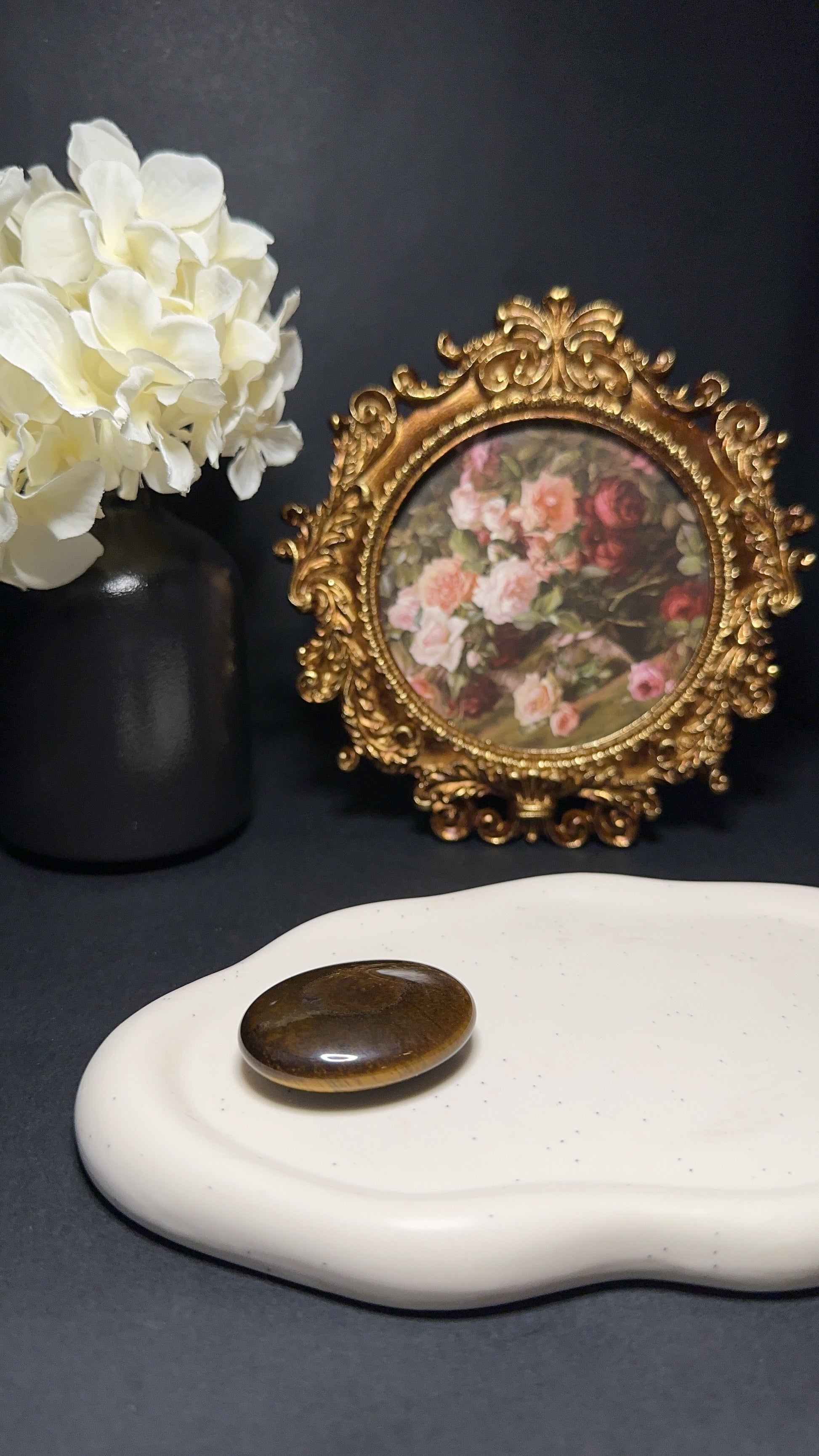 Galet en Œil de Tigre – Protection, Confiance et Équilibre