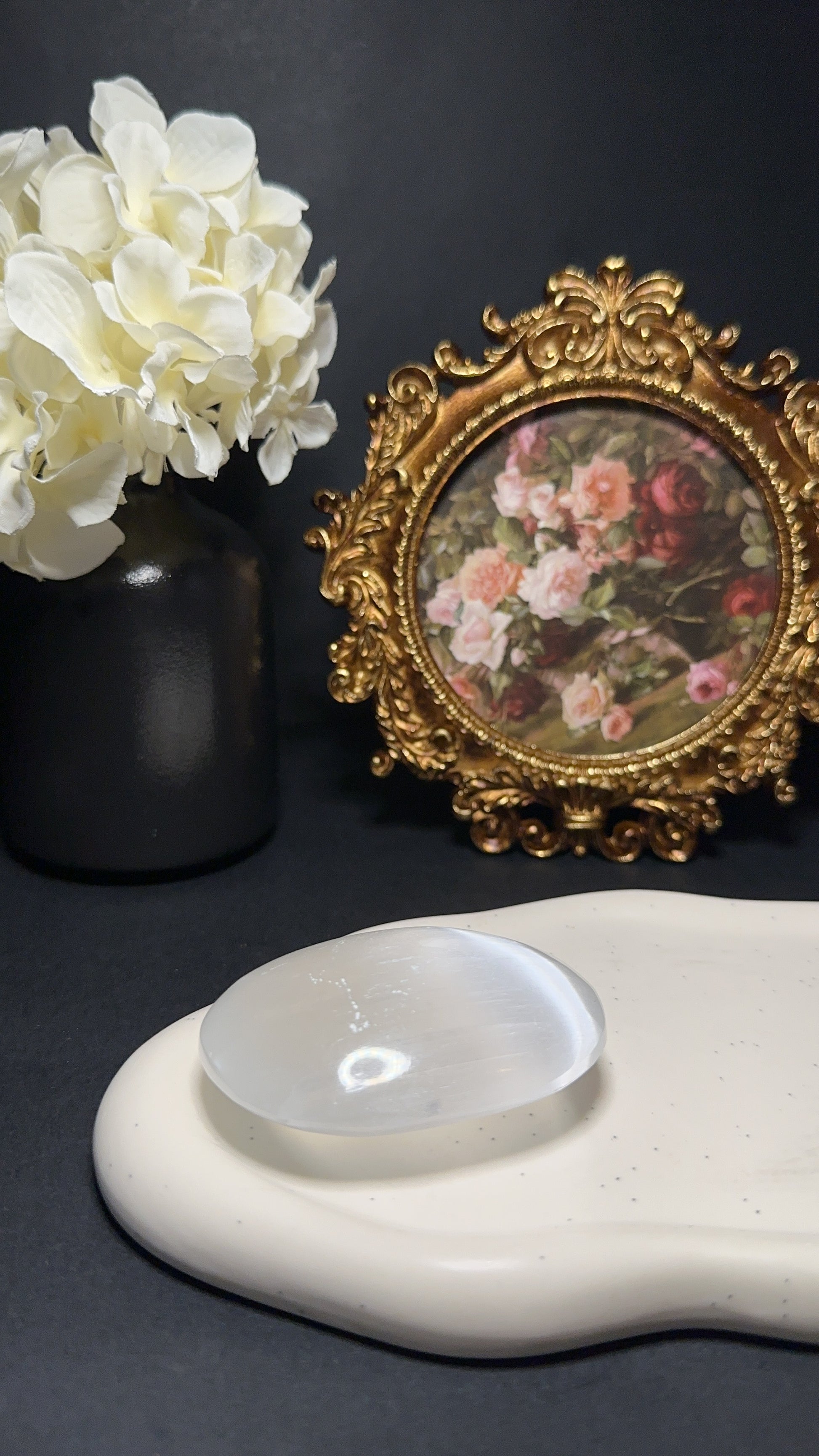 Galet de Sélénite - Féminin sacré, purification & harmonie