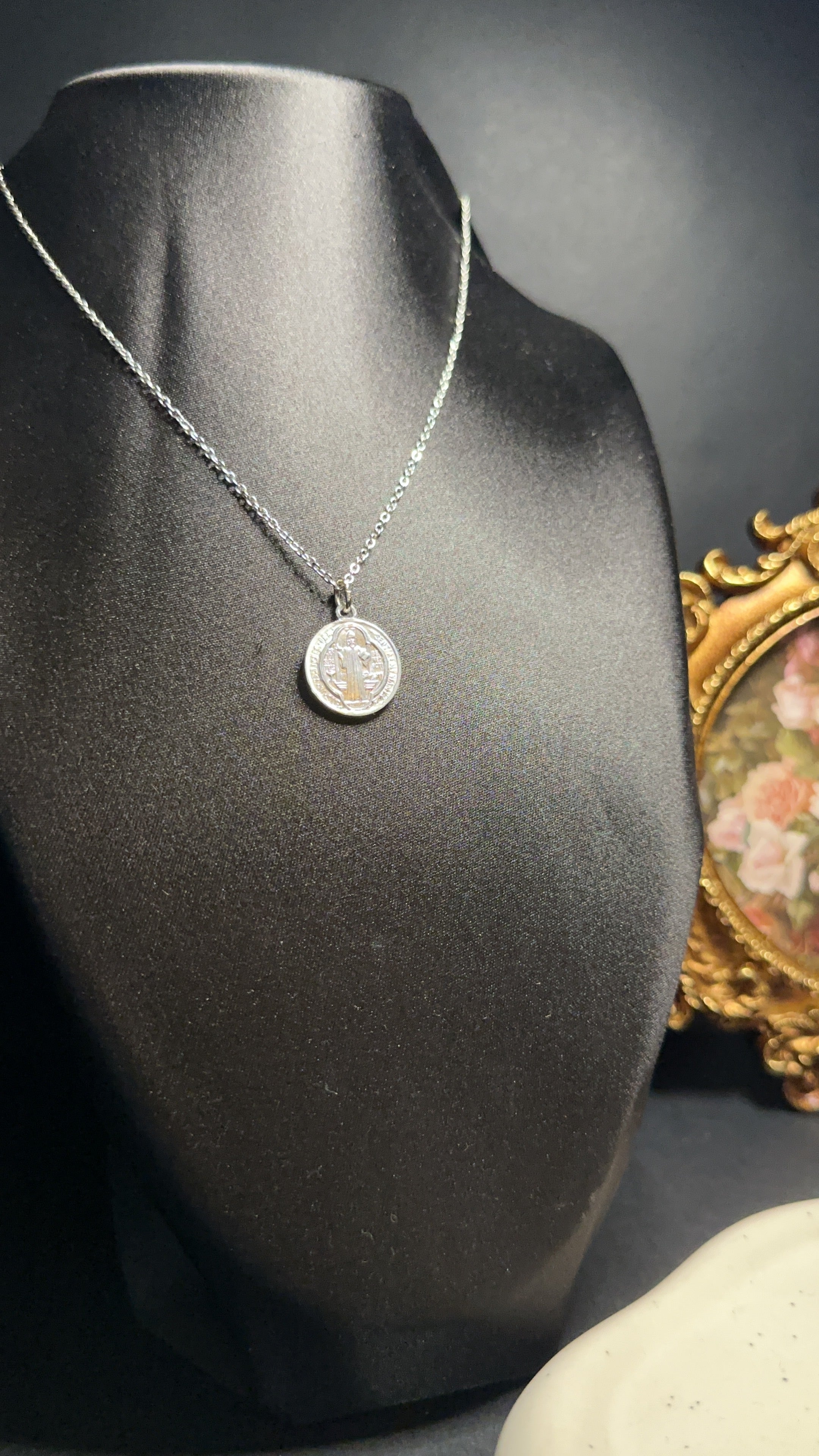 Collier Médaille de Saint Benoît – Protection, Force & Réalisation de Soi
