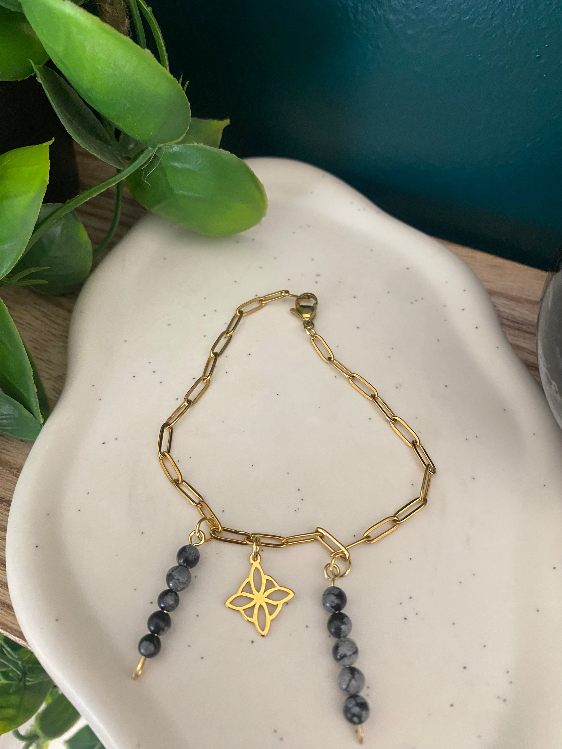 Bracelet "Ancrage & Magie Intérieure" – Obsidienne Neige & Nœud de Sorcière