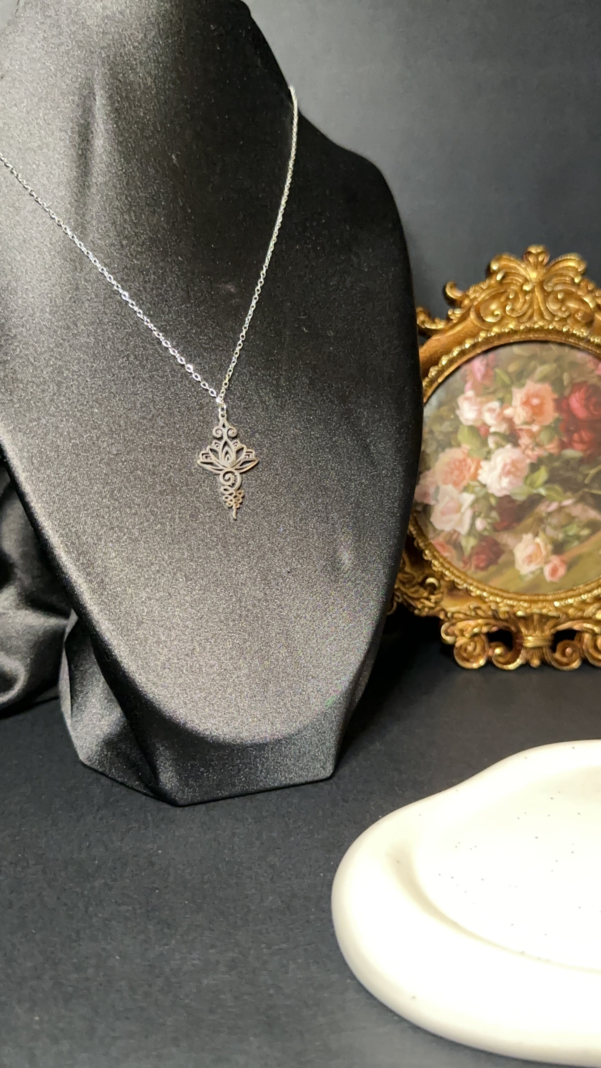 Collier Lotus Unalome – Éveil et harmonie