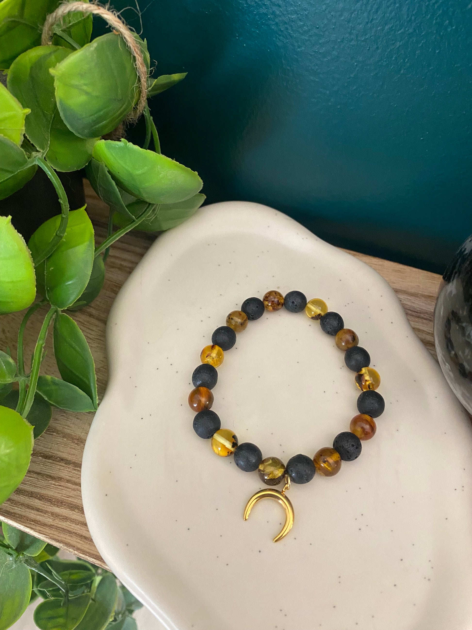 Bracelet "Éveil Solaire & Ancrage Lunaire" - Pierre de lave & Ambre