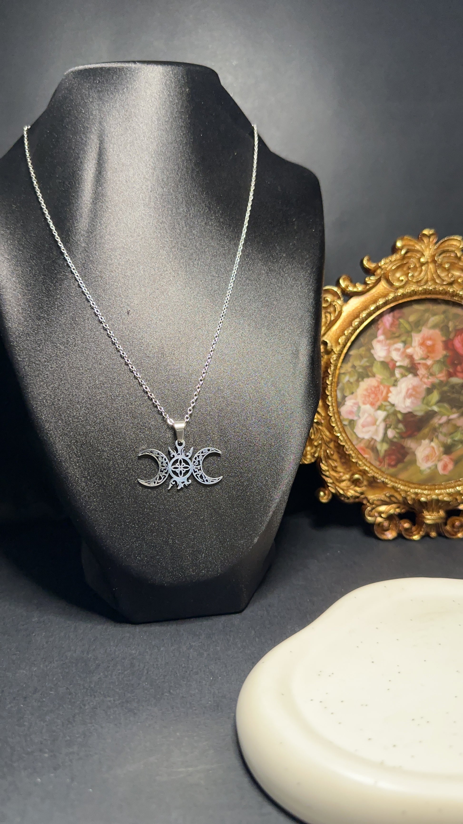 Collier Noeud de sorcière & Lune de la Dualité – Protection, Manifestation & Connexion Spirituelle