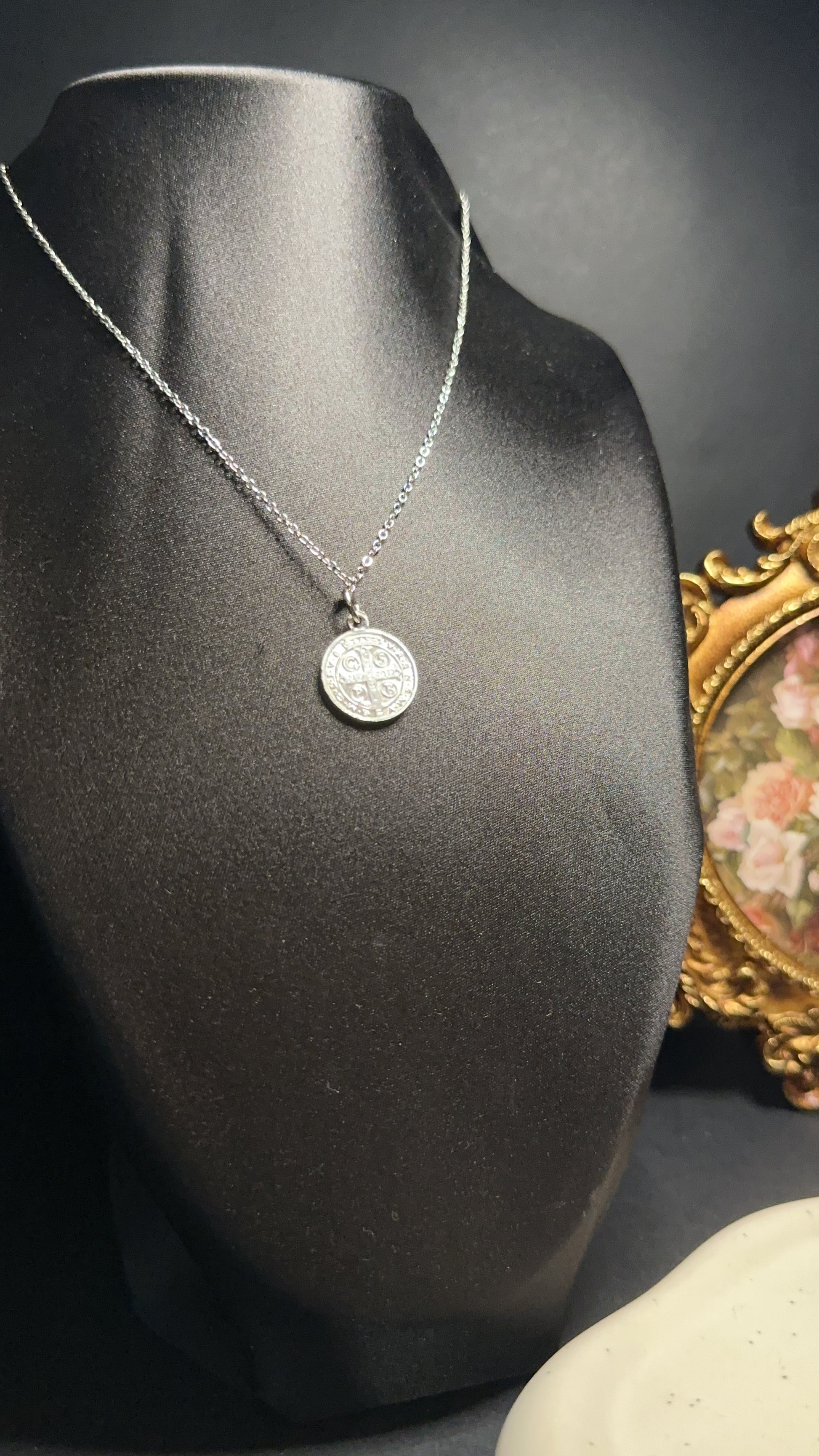 Collier Médaille de Saint Benoît – Protection, Force & Réalisation de Soi