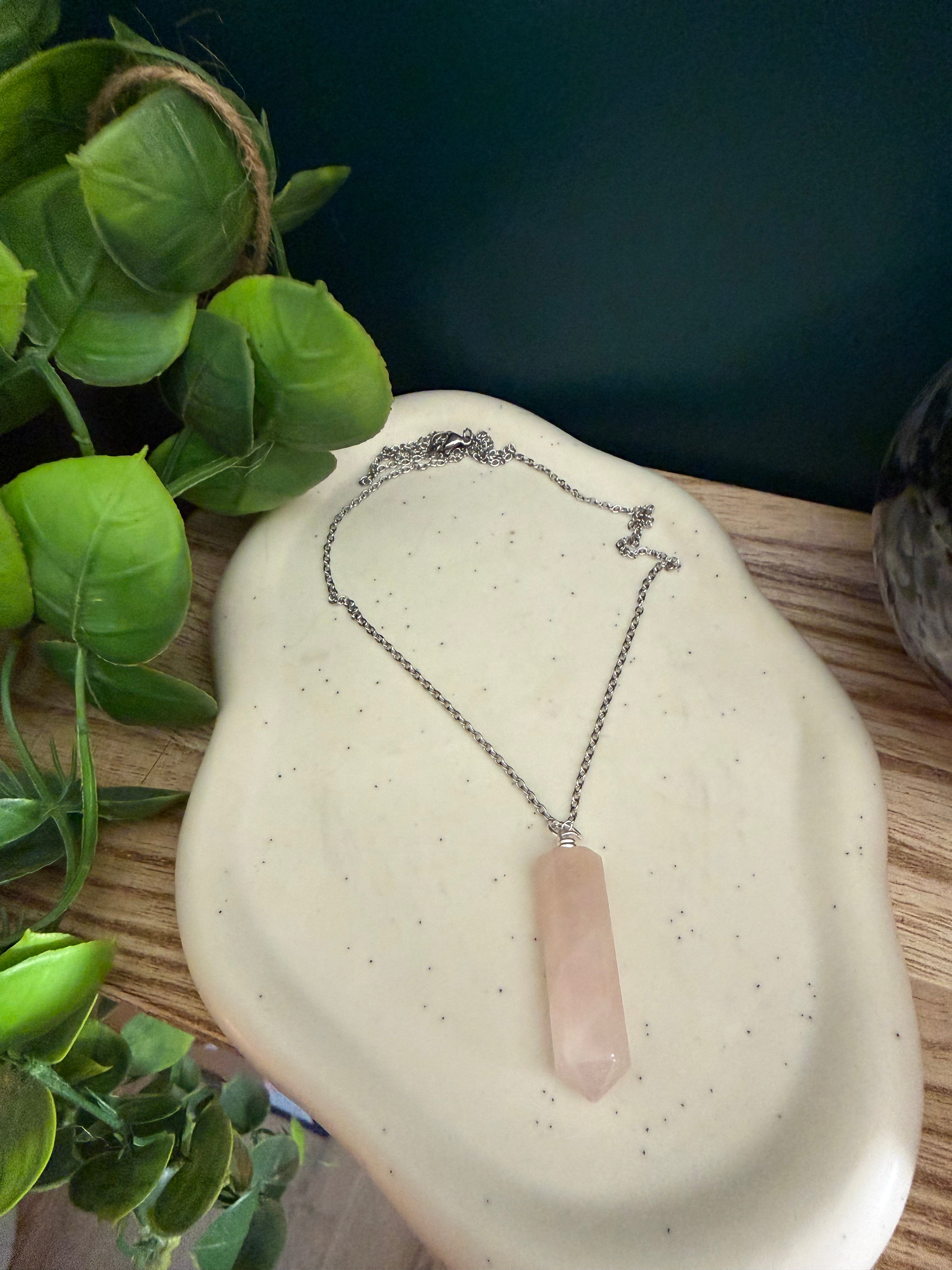 Collier pointe de quartz rose - Amour & douceur