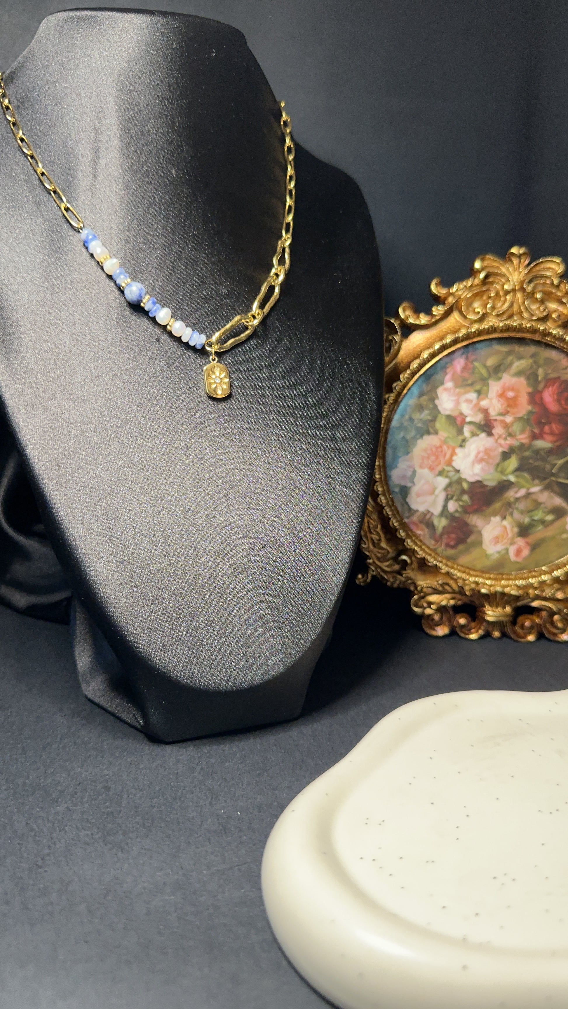 Collier Lumière Intérieure – Nacre & Sodalite