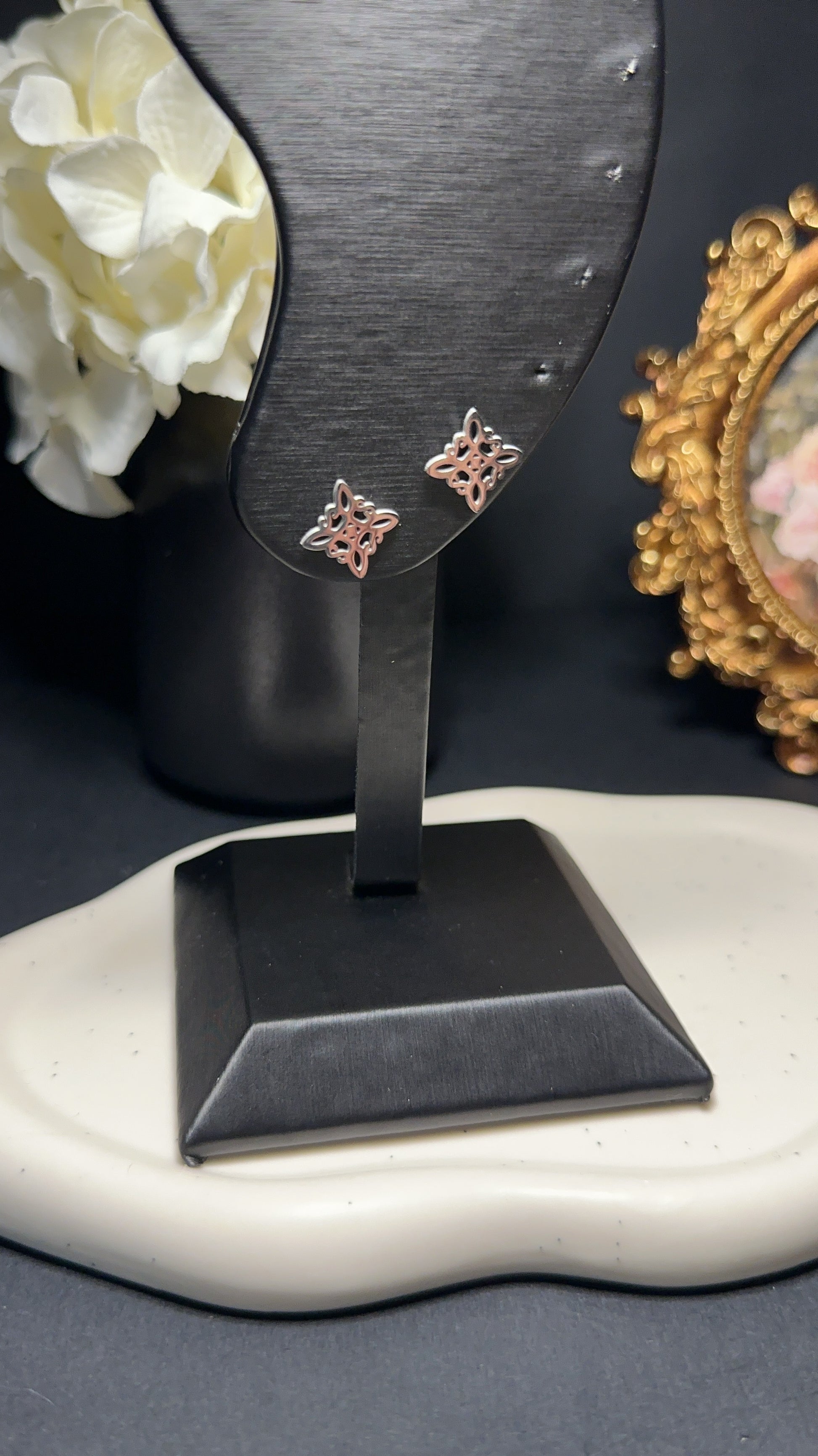 Boucle d'oreille "Noeud de sorcière du temps" - Protection