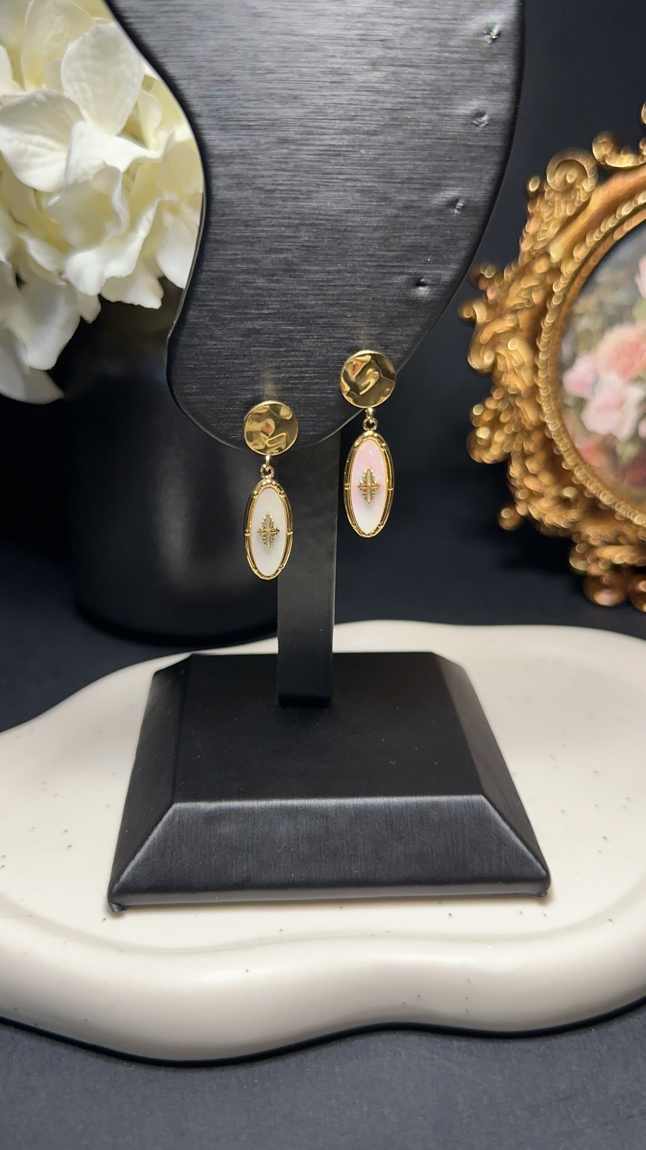 Boucle d'oreille en nacre "Elia" - Douceur, amour maternel & pureté