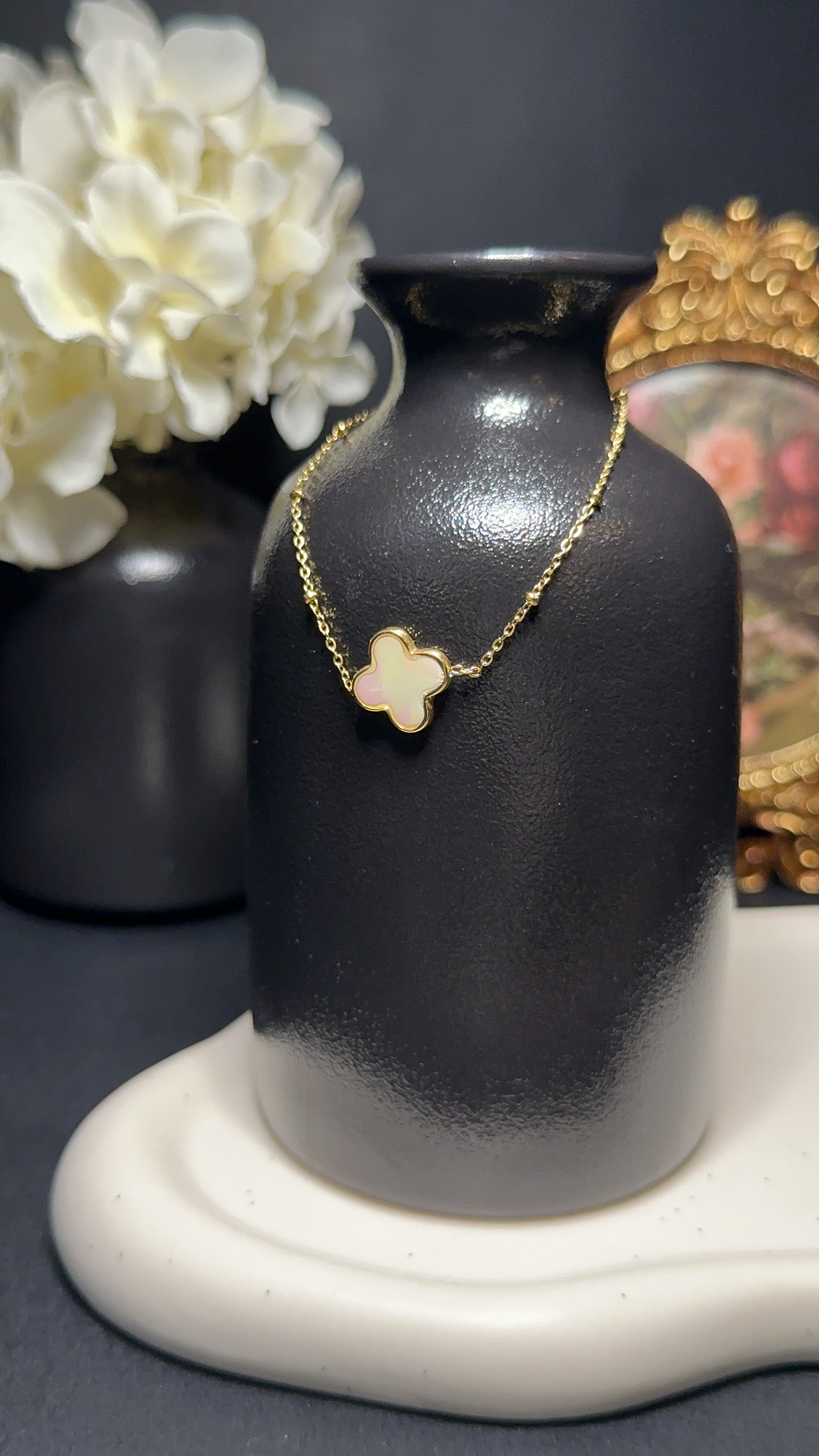 Bracelet "Fleur de nacre" - Douceur, amour maternel & pureté