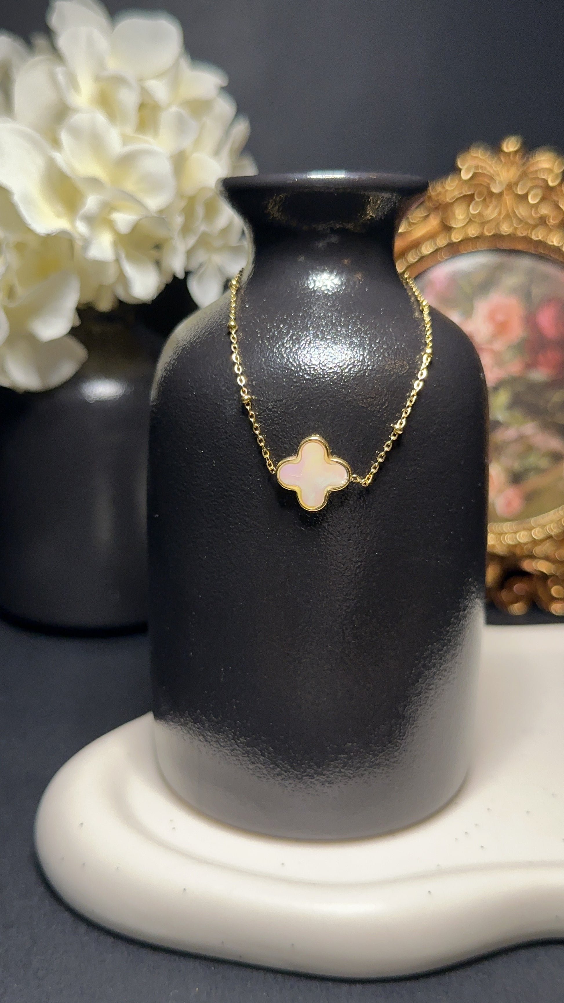 Bracelet "Fleur de nacre" - Douceur, amour maternel & pureté