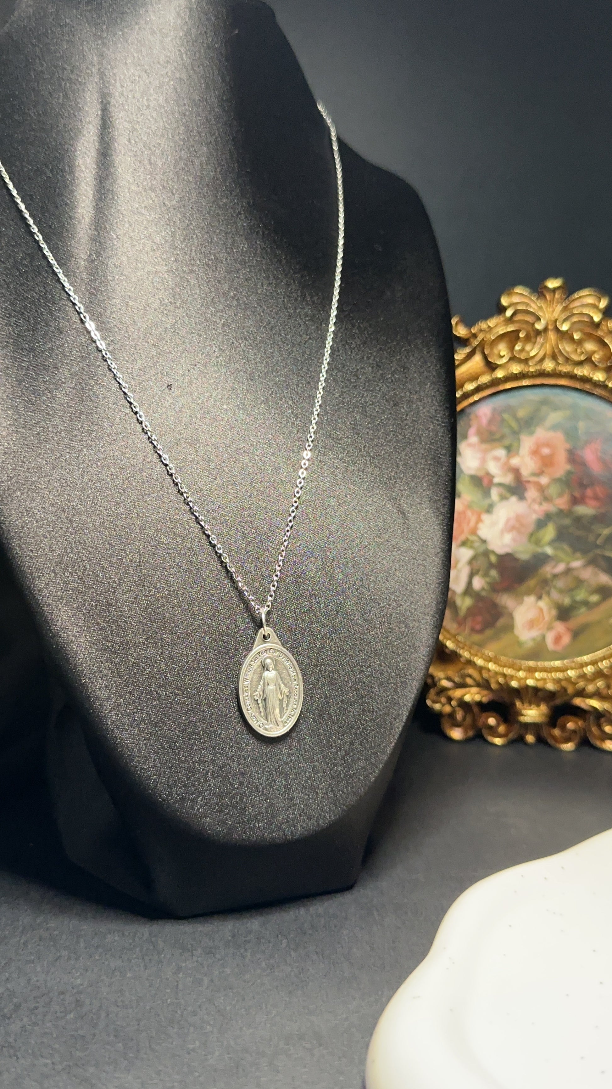 Collier médaille de la Sainte Vierge – Protection, Foi et Sérénité