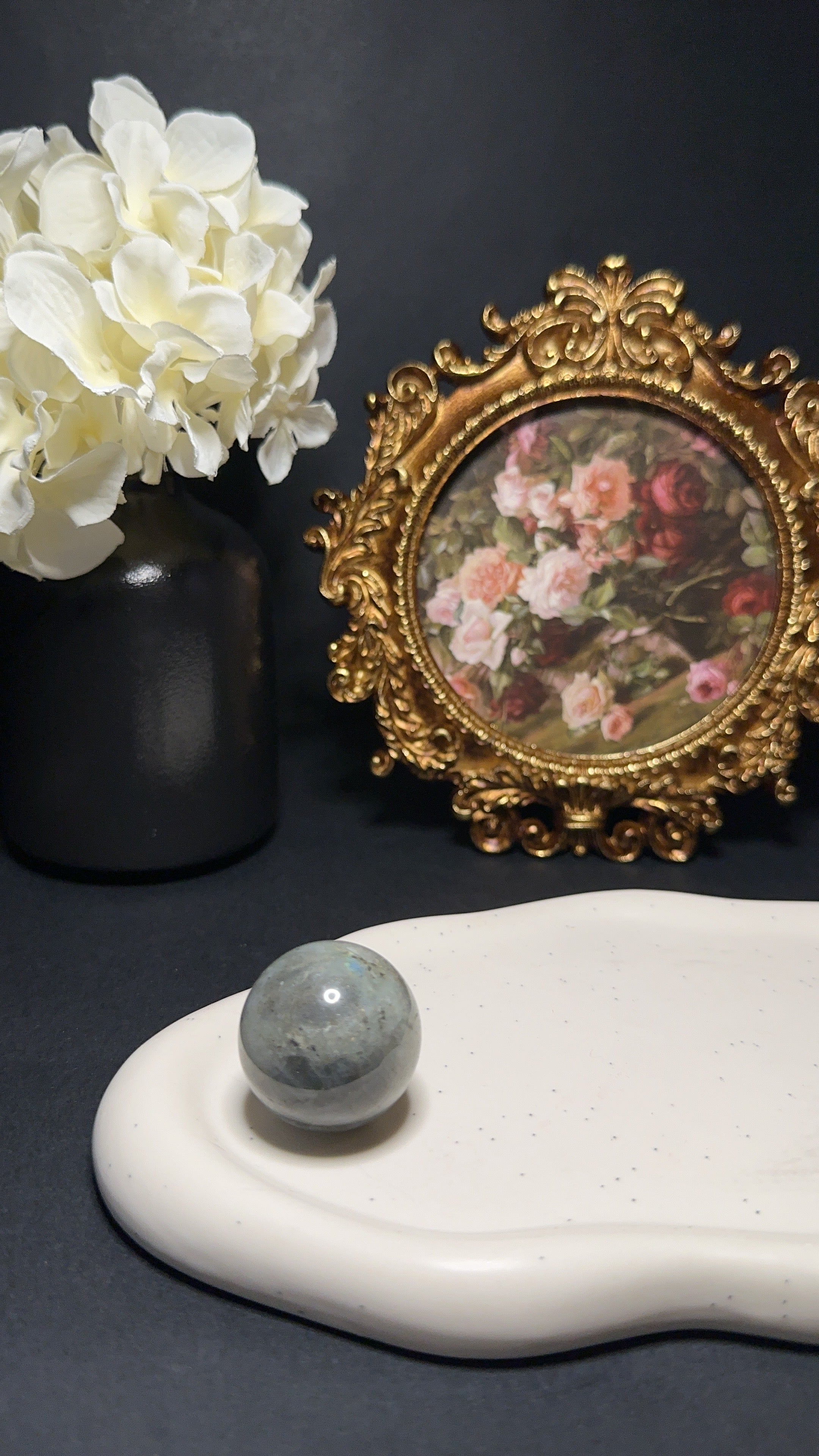 Sphère en Labradorite – Protection, Intuition et Harmonie