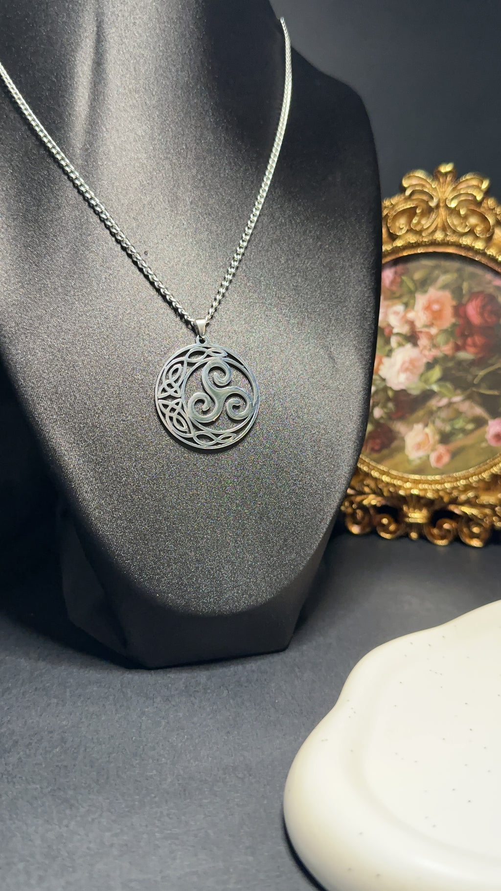 Collier Triskèle - Création, évolution & confiance