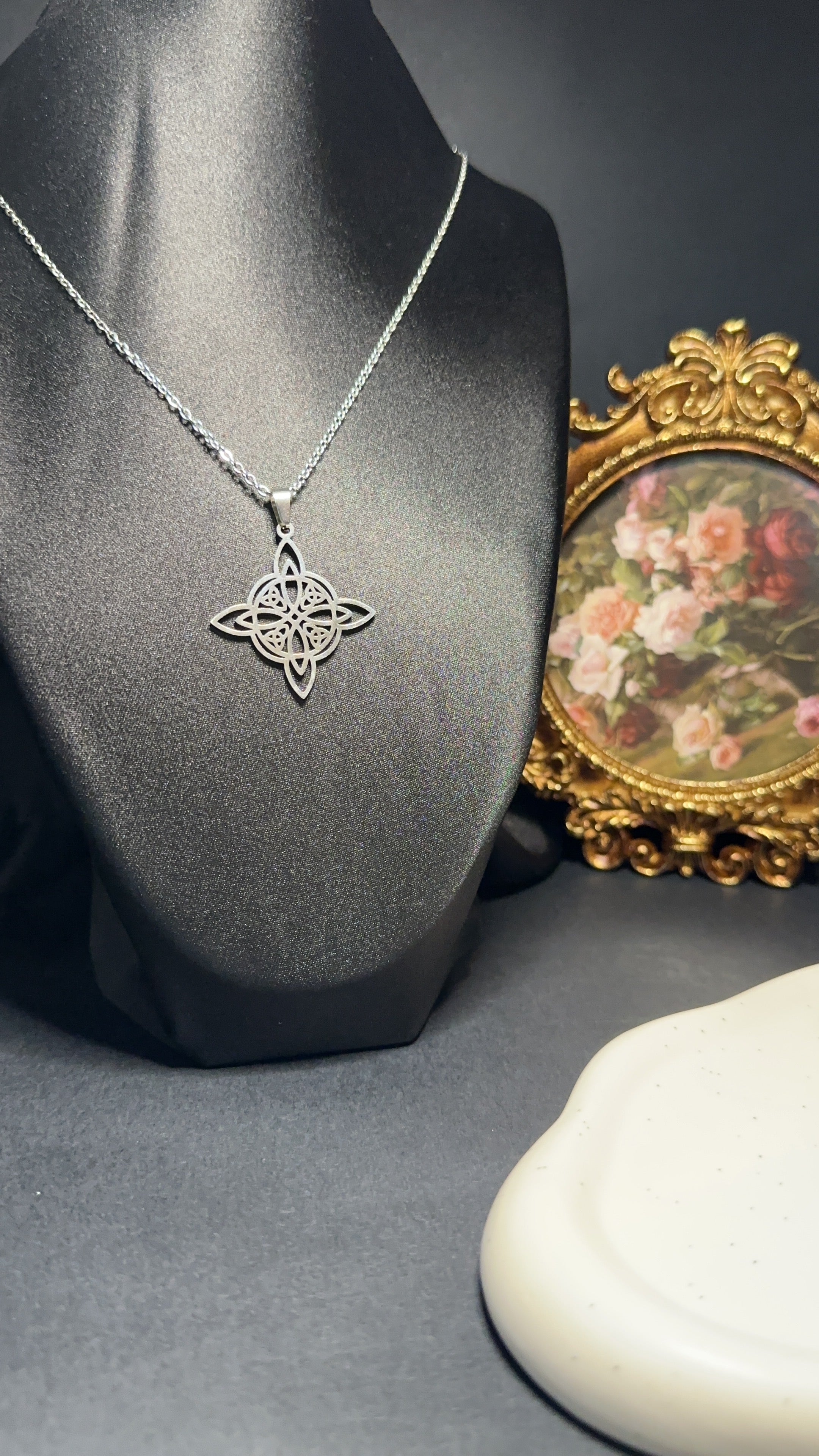 Collier noeud de sorcière doré & argenté