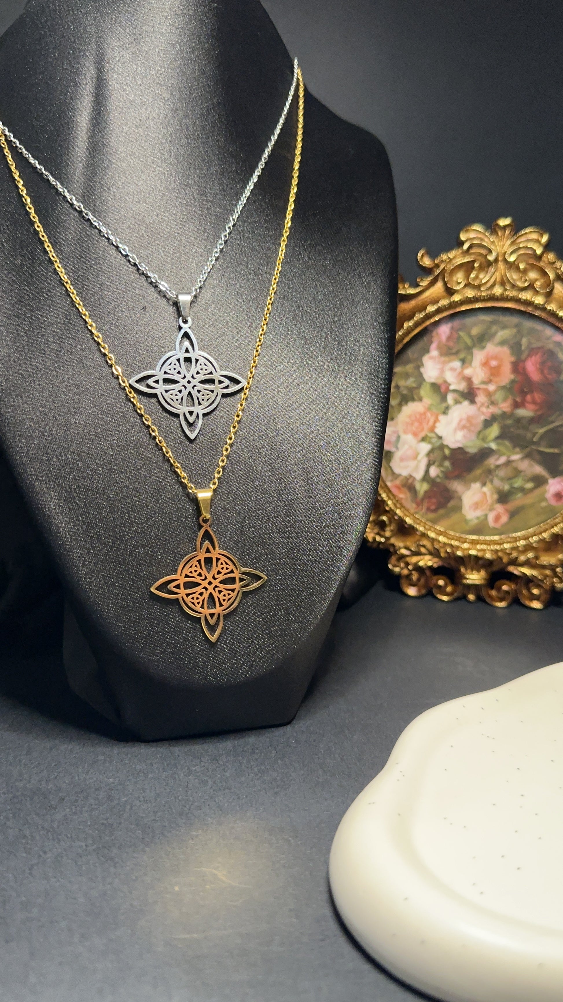 Collier noeud de sorcière doré & argenté